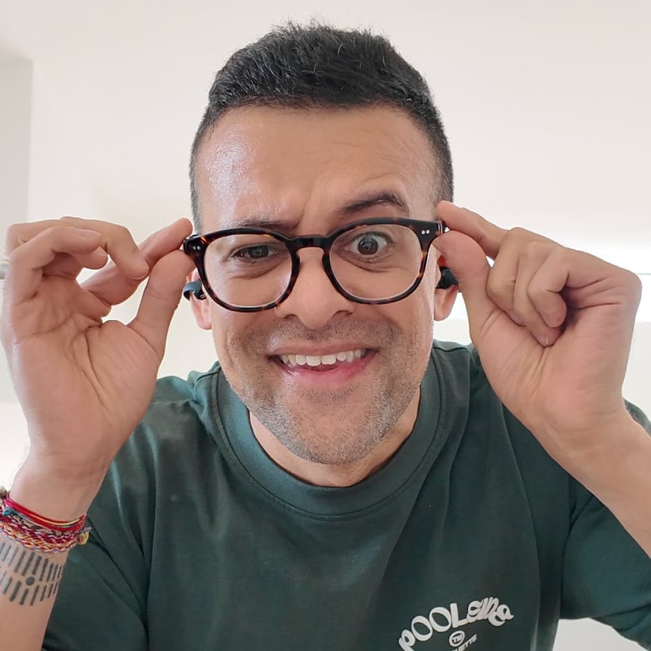 Krish Raja, editor of makeyourmindup, pushing his glasses up for a closer look